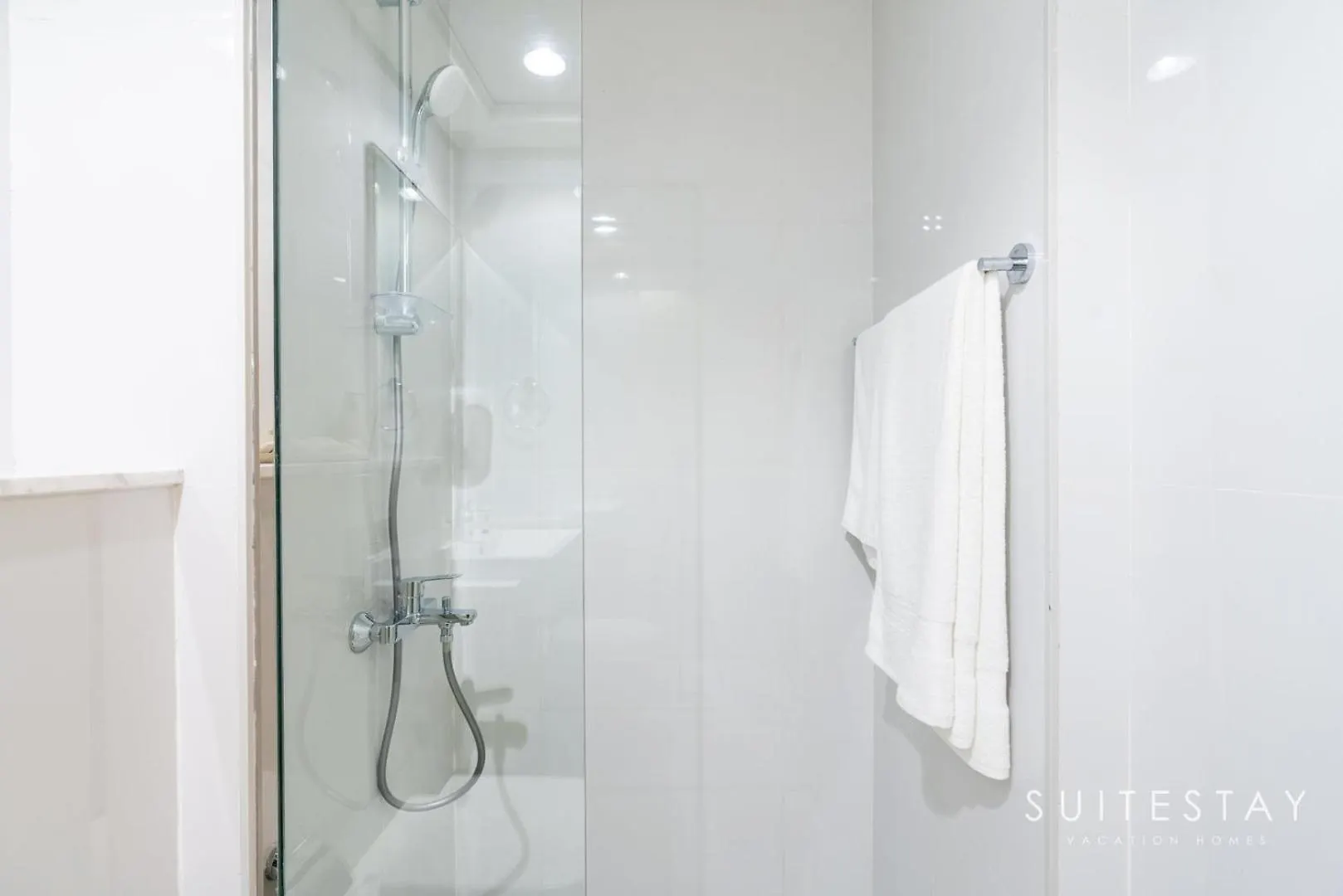Luxurious Villa In Residential Community Dubai Apartment