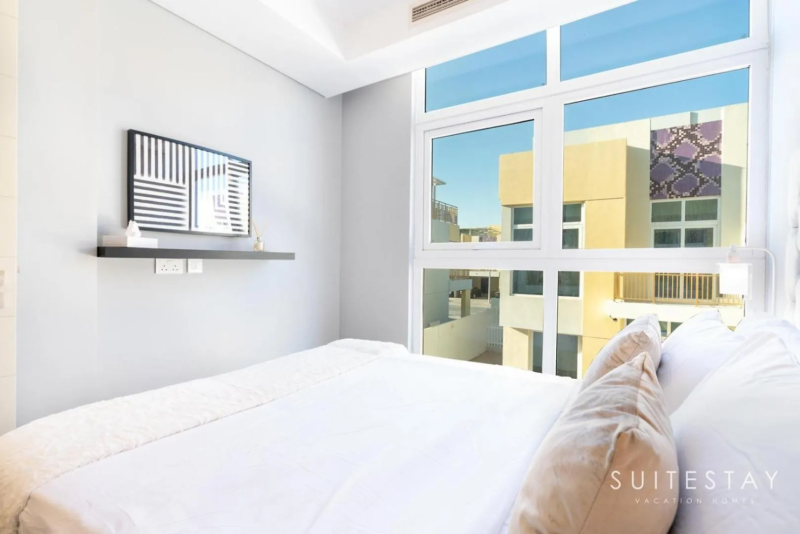Luxurious Villa In Residential Community Dubai Apartment