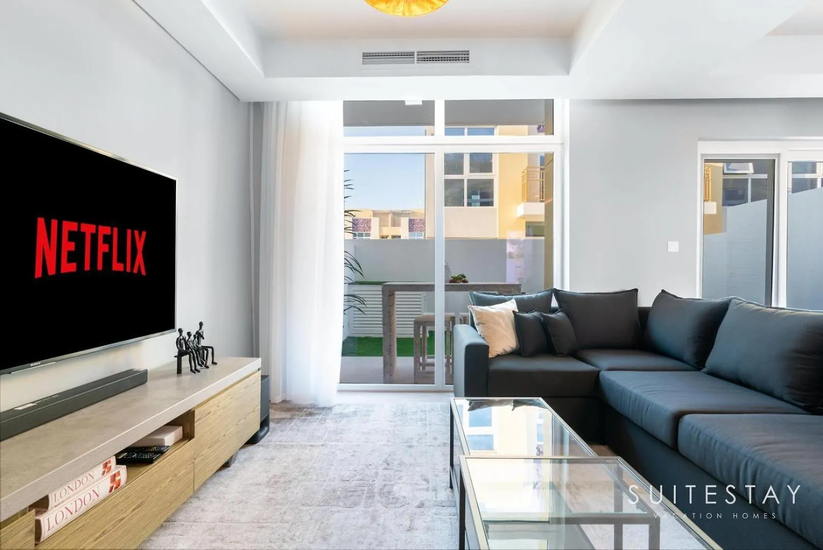 Luxurious Villa In Residential Community Dubai Apartment