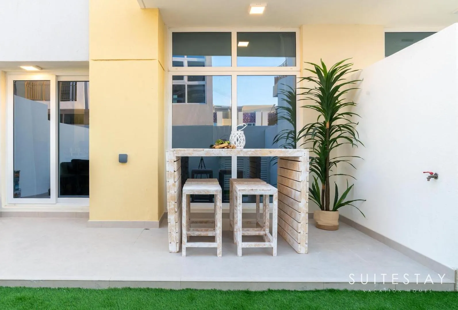 Luxurious Villa In Residential Community Dubai Apartment