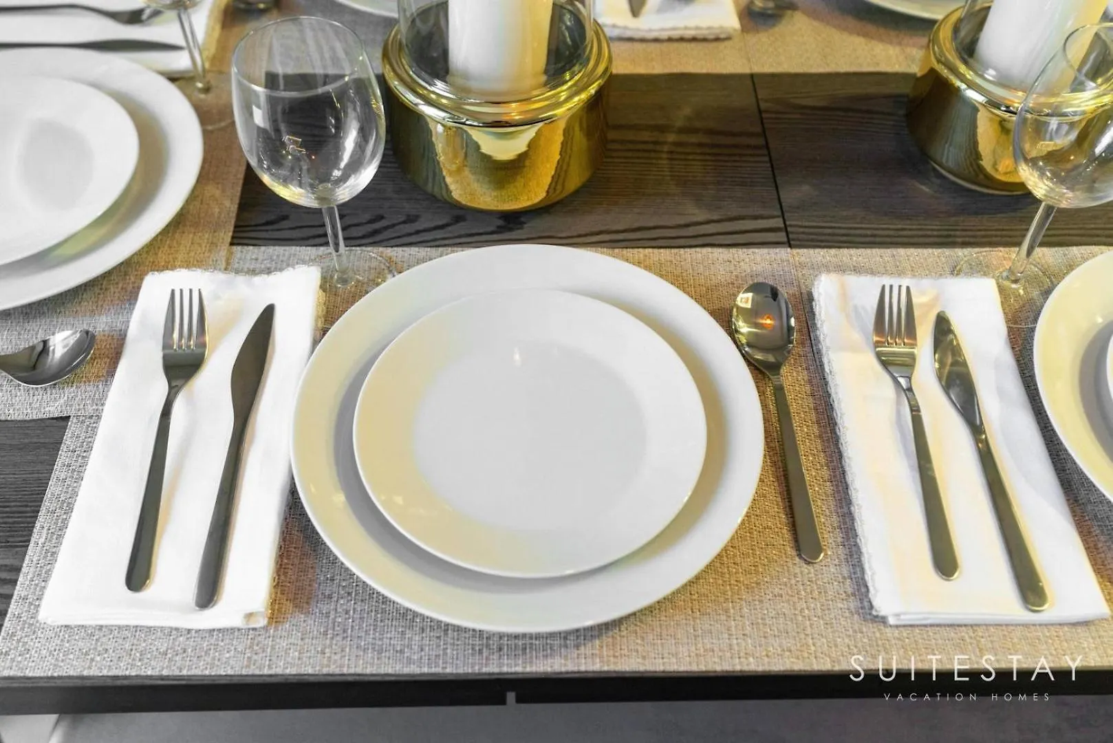 Luxurious Villa In Residential Community Dubai Apartment