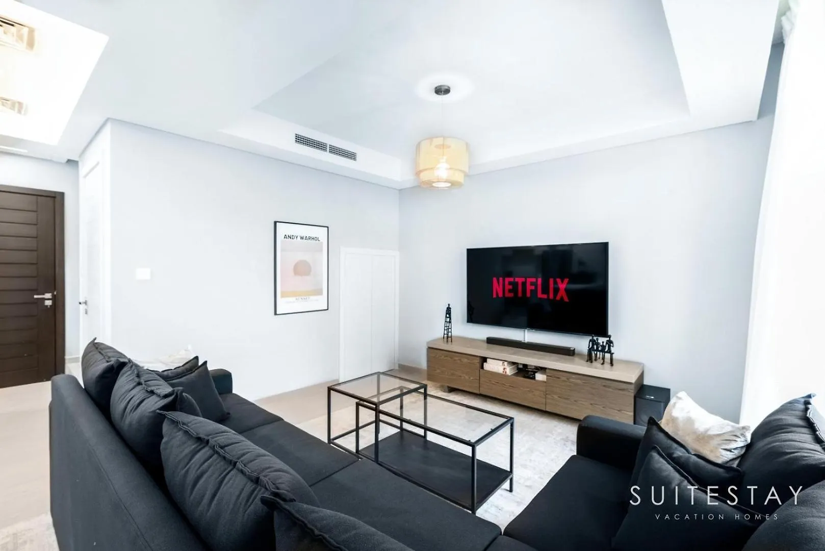 Luxurious Villa In Residential Community Dubai